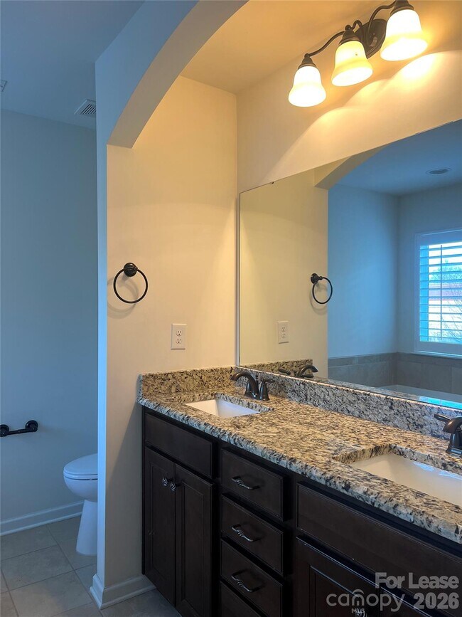 Building Photo - 13259 Savannah Point Dr