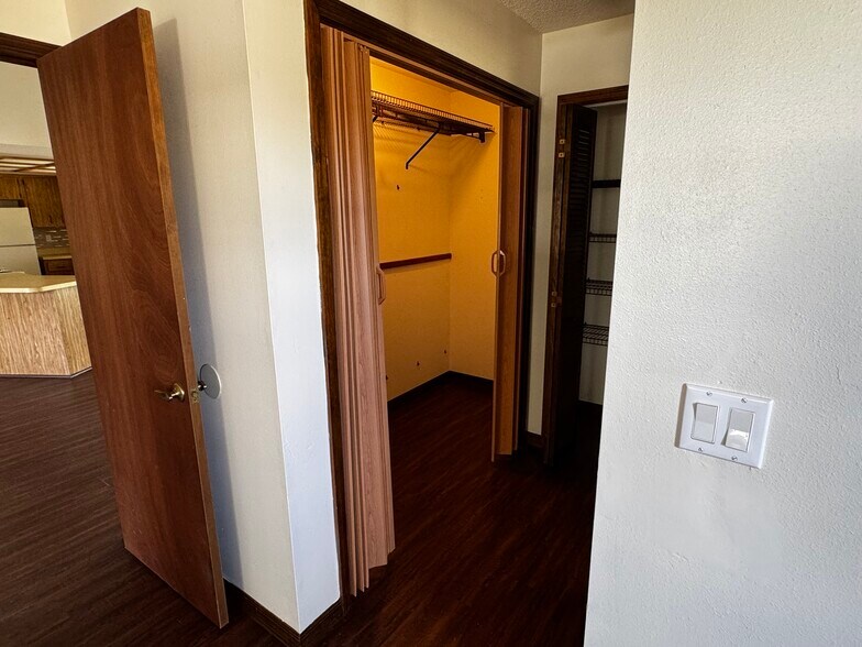 Building Photo - 1065 Altoona Ave