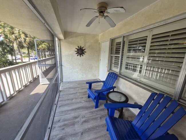 Building Photo - 100 Royal Palm Way