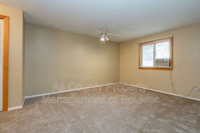 Building Photo - 819 Elliott St