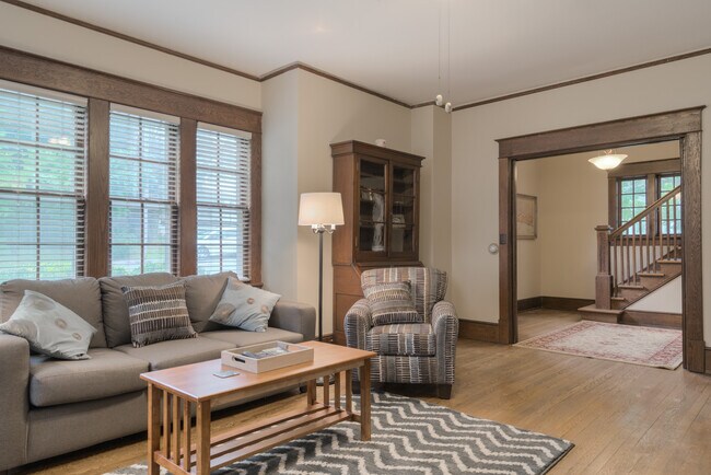 Building Photo - 207 Otey St