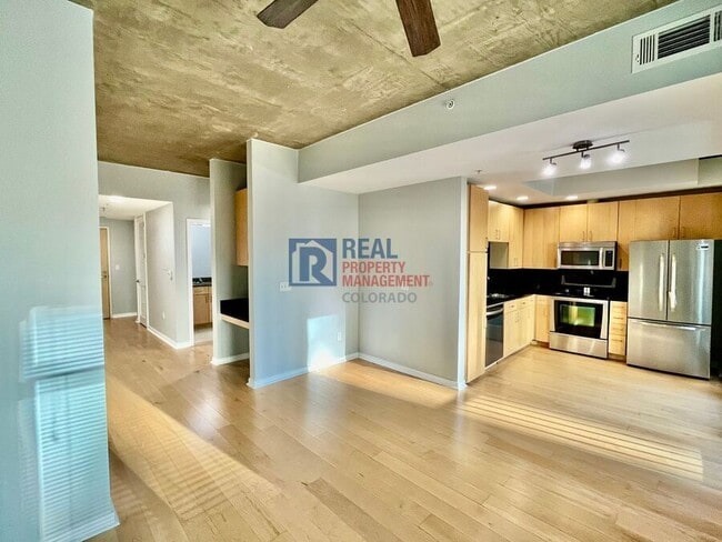 Primary Photo - 1700 Bassett St