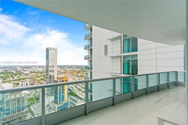 Building Photo - 900 Biscayne Blvd
