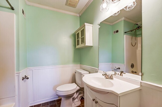 Building Photo - Beautifully Updated 4-Bed, 2.5-Bath Ranch Home in Belmont