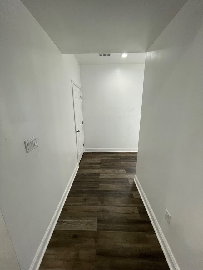 Building Photo - 2930 Baker St