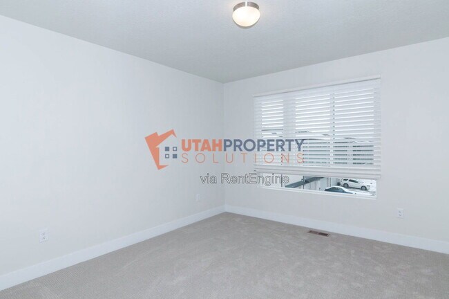 Building Photo - 388 S 980 W