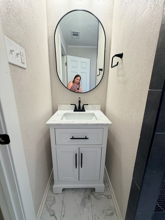 Building Photo - 1421 Lauderdale Ave