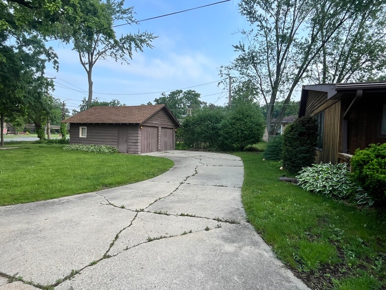 Building Photo - 203 N Wood Dale Rd