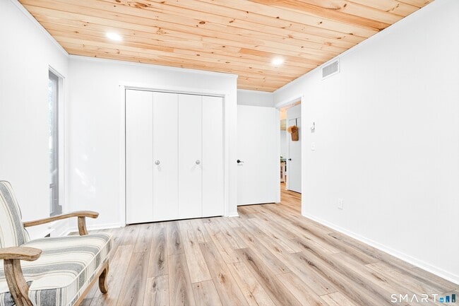 Building Photo - 401 Heritage Vlg