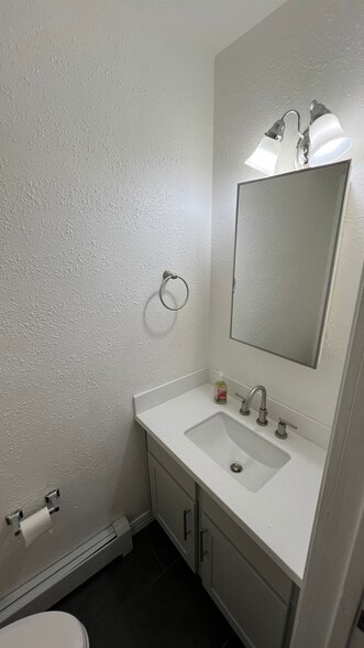 Building Photo - 1065 University Ave