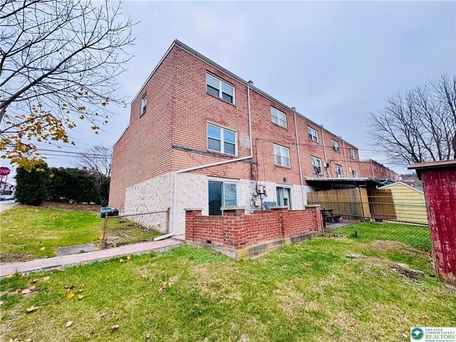 Building Photo - 402 S Bradford St