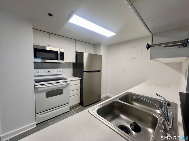 Building Photo - 127 Greyrock Pl