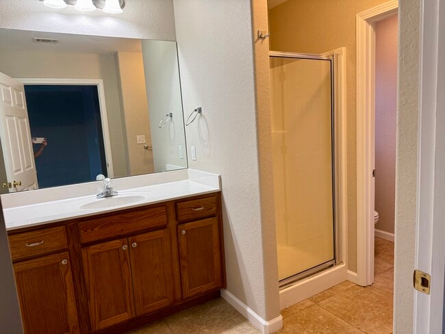 Building Photo - 121 Farrah Ave