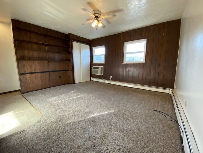 Building Photo - Super Studio Apartment close to Pitt! Great Deal! Call Today!