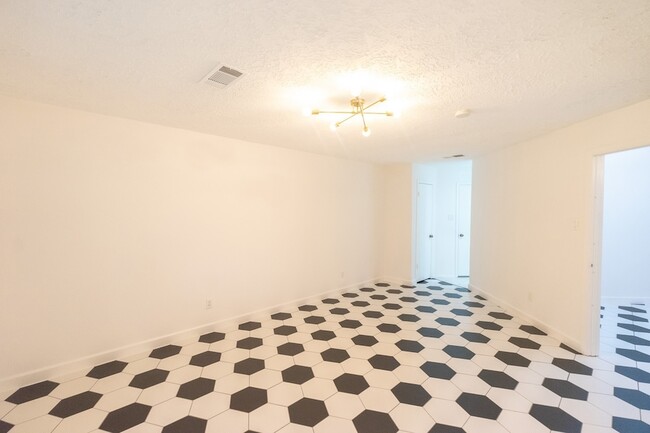 Building Photo - 1314 Frontier Ln