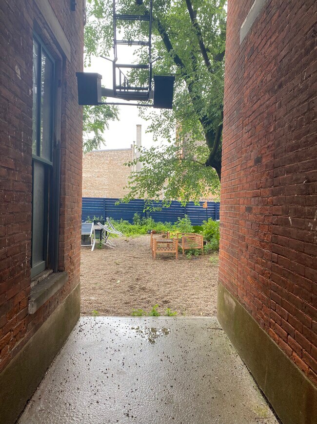 Building Photo - 207 W McMicken Ave