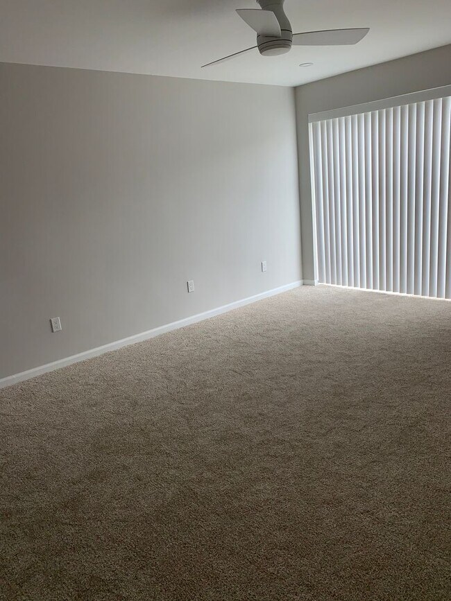 Building Photo - BEAUTIFUL 2 BED CONDO IN HEART OF LIVONIA