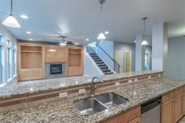 Building Photo - 306 E 34th St