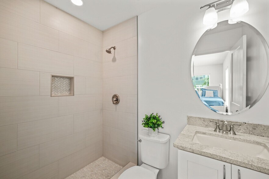 Building Photo - 1955 Robin Hill Ln