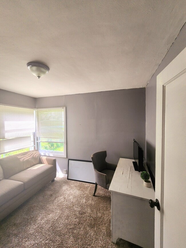 Building Photo - 121 Paul Ave