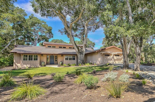 Building Photo - Luxury Living in Corral de Tierra!