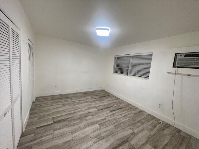 Building Photo - 6565 Santona St