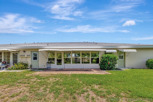 Building Photo - 215 Manatee Ln