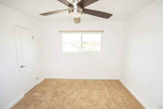 Building Photo - $500 off first month rent! 2BR/1.5BA Condo! 2 parking spaces