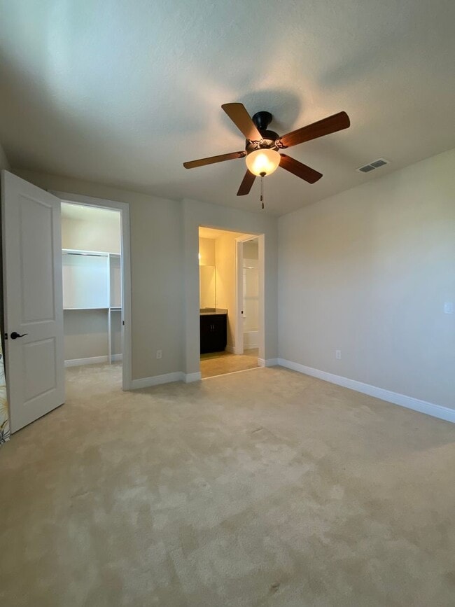 Building Photo - Exquisite 6-Bedroom Estate with Private Po...