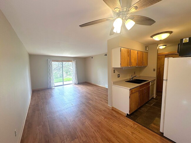 Building Photo - 280 E Highline Cir