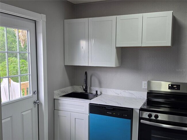 Building Photo - 202 Luella Ct