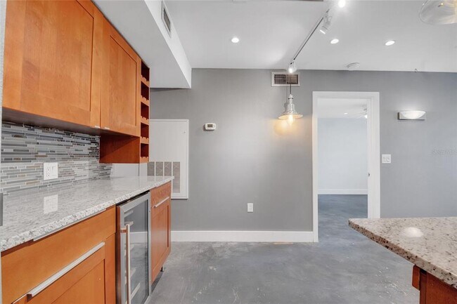Building Photo - 3034 Parkway Blvd