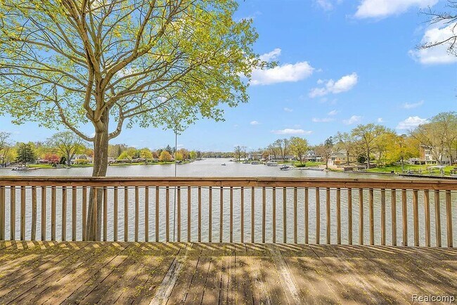 Building Photo - 3819 Island Park Dr