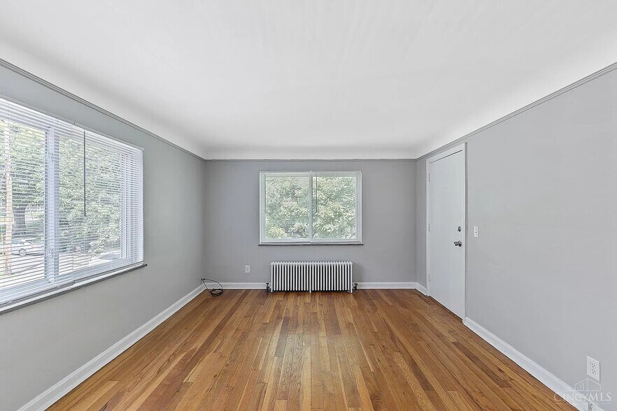 Living room - 6317 Girard Ave