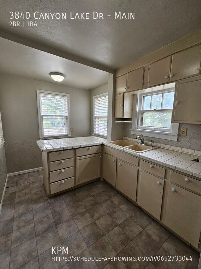 Building Photo - 3840 Canyon Lake Dr
