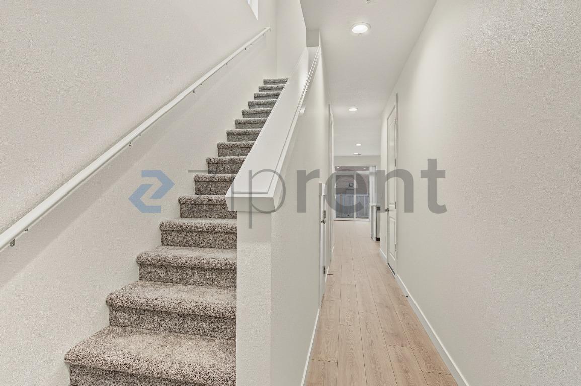 Building Photo - Unit