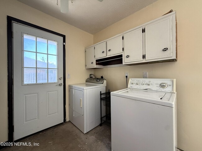 Building Photo - 2359 Sandy Ct