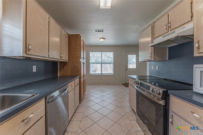 Building Photo - 4409 Bowles Dr