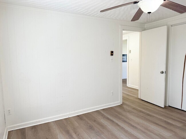 Building Photo - For Rent – $1,000/month | 2 Bed | 1 Bath