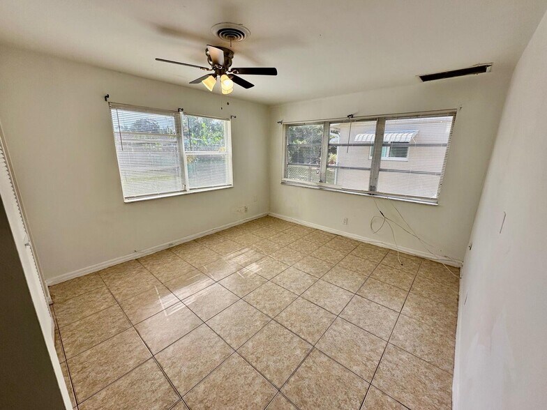 Building Photo - 308 SE 12th St