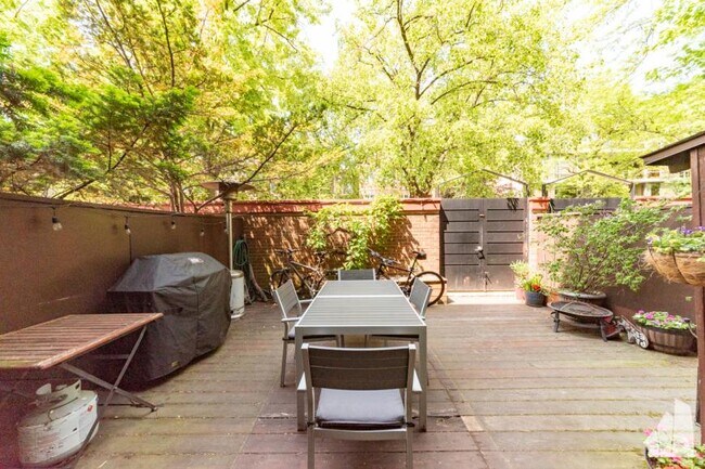 Building Photo - 3 bedroom in Chicago IL 60614