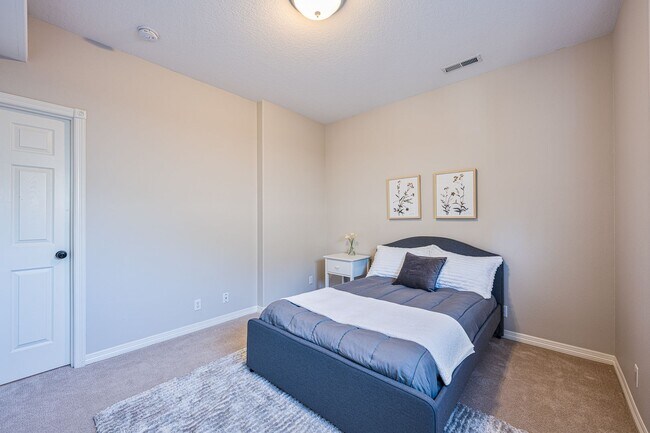 Building Photo - PRICE REDUCTION 5 Bedroom Home in the Sought-After Hillshire Estates of Bull Mountain