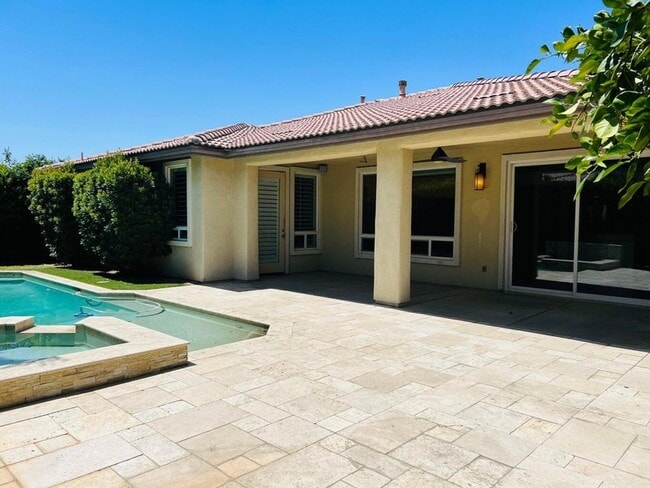 Building Photo - 250 Via San Lucia