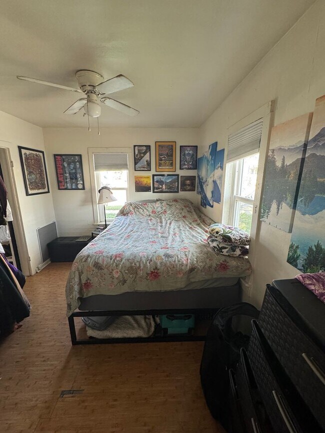 Building Photo - One Bedroom Cottage Available in Louisvill...