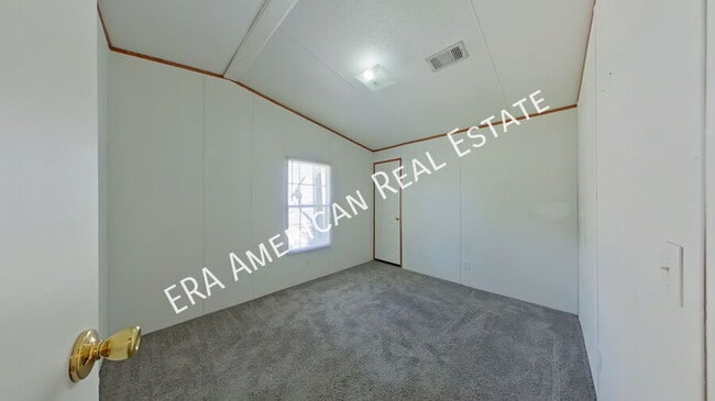Building Photo - 8204 Verano St
