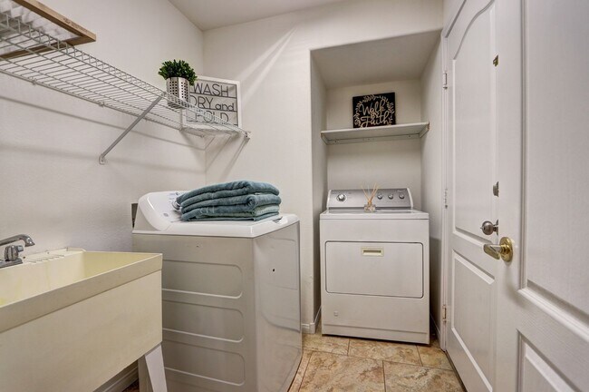 Building Photo - WONDERFUL HOME LOCATED IN DESIRABLE NORTH ...