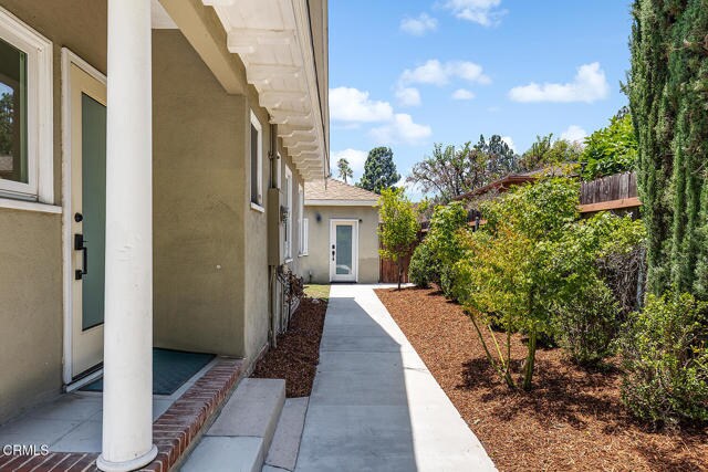 Building Photo - 1469 Las Lunas St