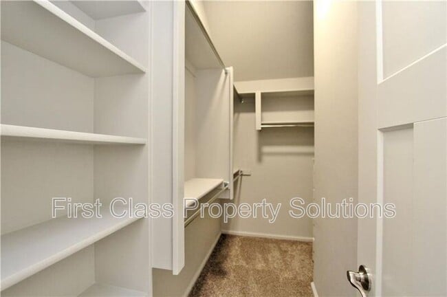 Building Photo - 4005 Brougham Way