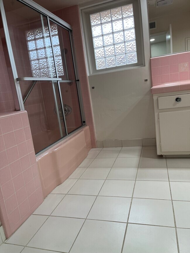 Building Photo - 5273 Montecito Dr