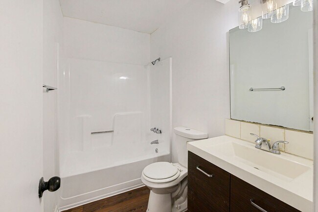 Building Photo - Charming 2-Bedroom Home - Look & Lease Special — Take ?500 off your first month’s rent!